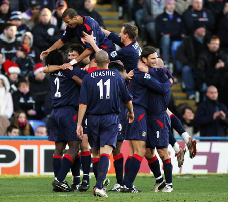 被球吸走 被球吸走