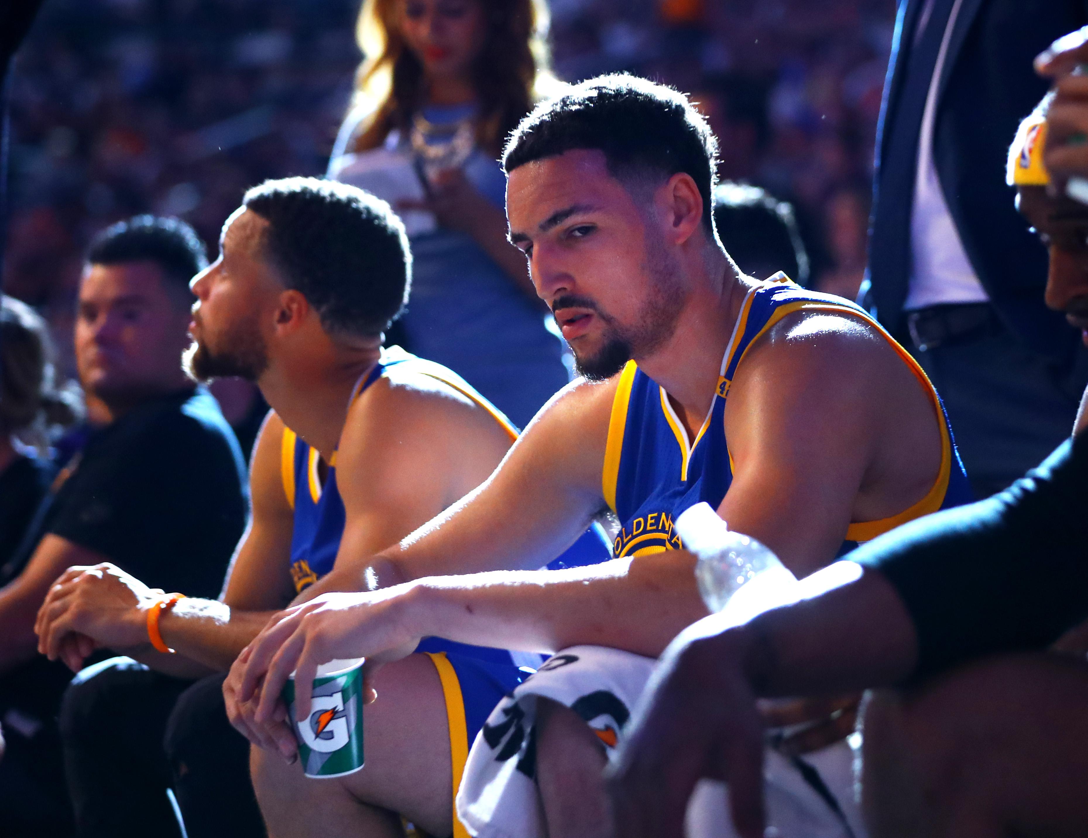 而他依旧走 而他依旧走