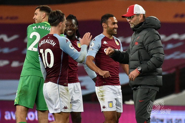 在更衣室与 在更衣室与